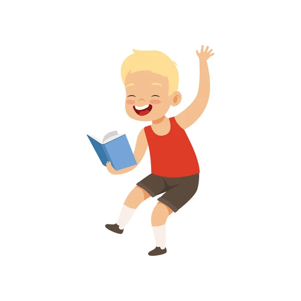 Feliz niño sonriente divirtiéndose con libro, lindo niño jugando y aprendiendo vector Ilustración sobre un fondo blanco — Vector de stock