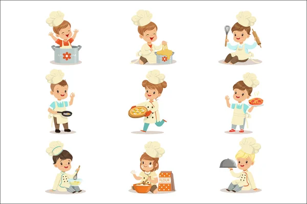 Niños pequeños en jefe abrigo de doble brazo y sombrero de Toque cocina comida y juego de juego de BAking de personajes de dibujos animados lindos preparación de la comida — Archivo Imágenes Vectoriales