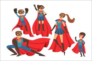 Süper kahramanlar mutlu aile ayarlayın. Süper kahramanlar renkli vektör çizimler gibi giyinmiş babaların çocukları gülümseyen