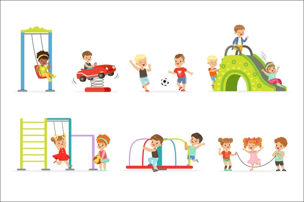 Desenhos animados bonitos crianças brincando e se divertindo no parque infantil conjunto de ilustrações vetoriais —  Vetores de Stock