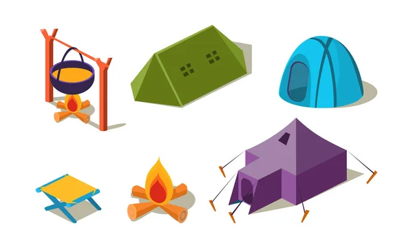 Conjunto vectorial de equipos de camping isométricos. Diferentes tiendas de campaña, silla y caldero de sopa sobre fogata. Tema de recreación activa — Archivo Imágenes Vectoriales