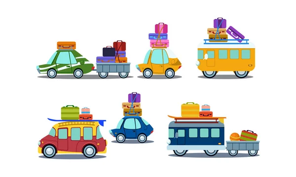 Conjunto de vectores planos de vehículos de colores con equipaje en el techo. Furgonetas, coches y autobús con remolque. Viaje y viaje por carretera tema — Archivo Imágenes Vectoriales