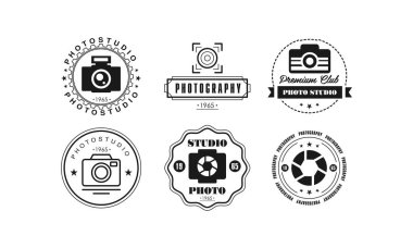 Fotoğraf studio logosu hazır, fotoğraf premium kulüp siyah rozet şablonu retro tarzı vektör çizim beyaz bir arka plan üzerinde