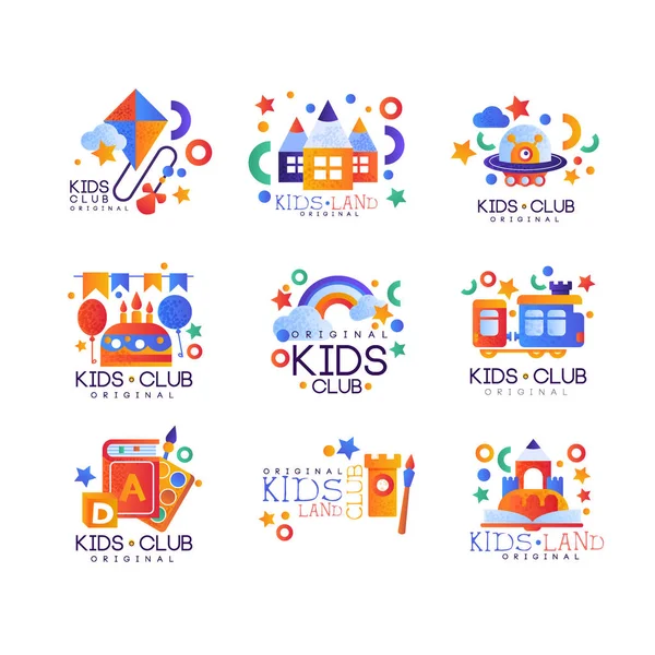 Logotipo del club infantil conjunto original, coloridas etiquetas creativas plantillas, parque infantil o club de entretenimiento insignias vector Ilustración sobre un fondo blanco — Vector de stock