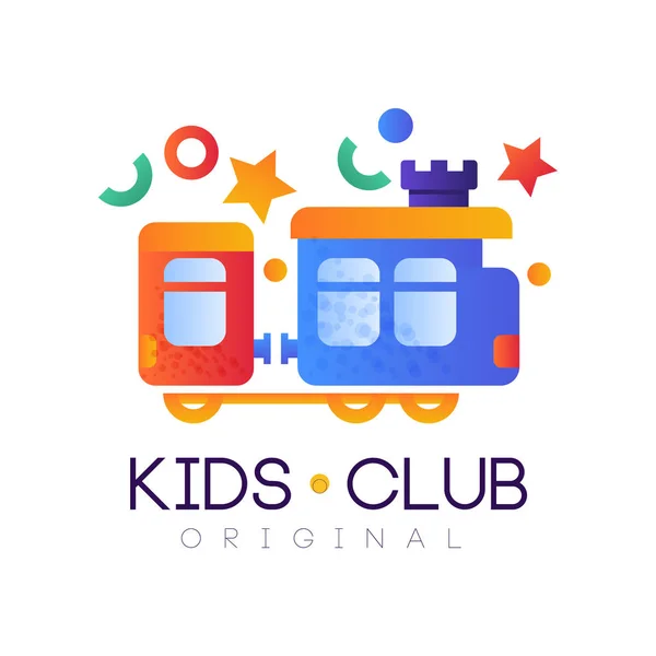 Dětský klub logo Originální, barevné kreativní popisku šablony, dětské hřiště a zábavní klub odznak s hračka vlak vektorové ilustrace na bílém pozadí — Stockový vektor