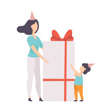 Büyük hediye kutusu veren anne küçük oğlu, Doğum günü vektör çizim beyaz bir arka plan üzerinde kutluyor çocuk için kırmızı kurdele yay ile dekore edilmiş olan