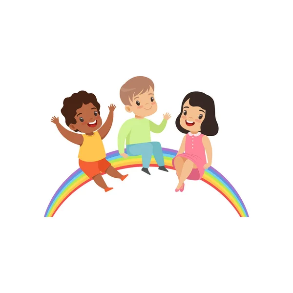 Niños felices sentados en el arco iris, lindos niños pequeños teniendo divertido vector Ilustración sobre un fondo blanco — Vector de stock