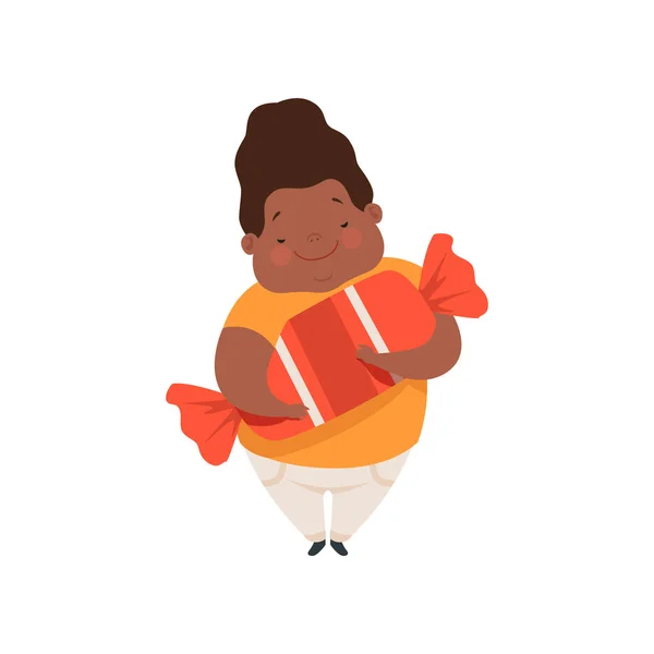 Sobrepeso afroamericano chico con un enorme caramelo, lindo gordito niño dibujos animados carácter vector Ilustración sobre un fondo blanco — Archivo Imágenes Vectoriales