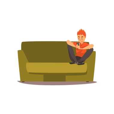 Akıllı telefon vektör çizim ile kanepede oturan genç adam