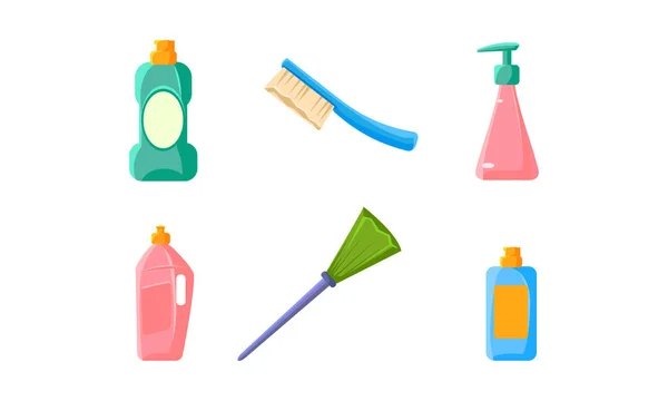 Plastik şişe temizlik ürünleri, süpürge, fırça, ev kimyasalları ve araçlar illüstrasyon vektör — Stok Vektör