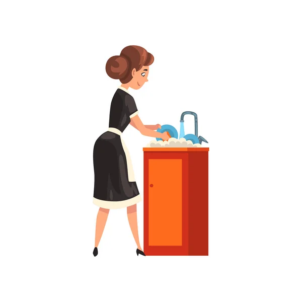 Sirvienta sonriente lavando platos en la cocina, carácter de criada vistiendo uniforme clásico con vestido negro y delantal blanco, servicio de limpieza vectorial Ilustración — Vector de stock