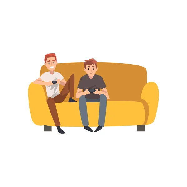 Hombres sentados en el sofá y jugando juegos de ordenador, los mejores amigos pasan tiempo juntos en casa, ilustración vectorial de amistad masculina — Vector de stock