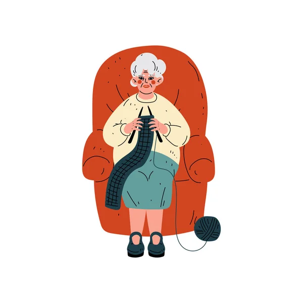 Старша жінка сидить у кріслі та в'язанні, Стара леді щоденна активність Векторні ілюстрації — стоковий вектор
