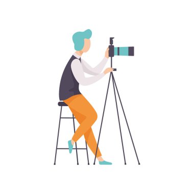 Erkek fotoğrafçı profesyonel ekipman Studio, kameraman karakter yapma resim vektör çizim kullanarak fotoğraf çekme