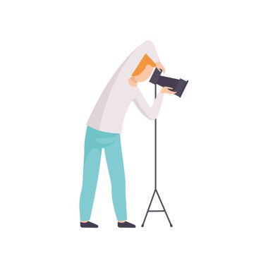 Erkek fotoğrafçı profesyonel ekipman, kameraman karakter yapma resim vektör çizim kullanarak fotoğraf çekme