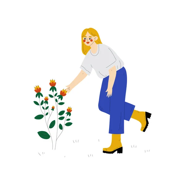 Mujer joven que cultiva la planta con la flor, individuo que trabaja en el jardín o la ilustración del vector de la granja — Archivo Imágenes Vectoriales