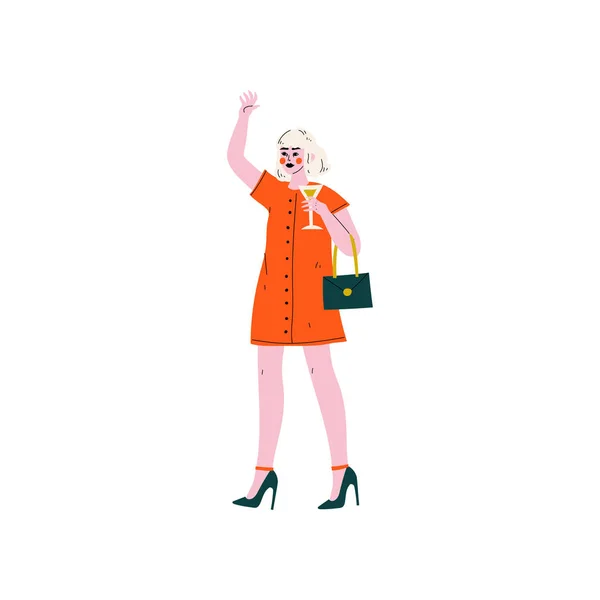 Alkol içki vektör çizim cam ile ayakta Kırmızı elbiseli sarışın genç kadın — Stok Vektör