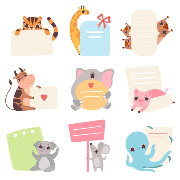 Animais bonitos que prendem o jogo vazio dos banners, tigre engraçado dos desenhos animados, girafa, corujas, vaca, elefante, leitão, urso de Koala, rato, polvo com placas de sinal em branco ilustração do vetor — Vetor de Stock