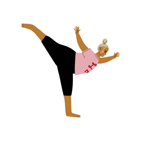 Mujer regordeta en Virabhadrasana Pose, chica curvilínea practicando yoga, estilo de vida saludable Vector Illustration — Vector de stock