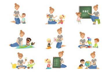 Sevimli küçük kız ve erkek çocuklar oynarken ve küme eğitim, çocuk eğitim alfabesi, coğrafya, biyoloji, matematik anaokulu, öncesi İlköğretim Okulu eğitim kavramı vektör çizimler '