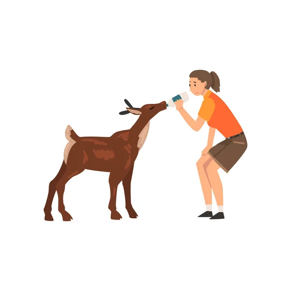 Flicka Zoo Worker utfodring baby rådjur med flaska mjölk, professionell Zookeeper karaktär omsorg av djur vektor illustration — Stock vektor