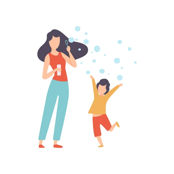 Madre Soplando Burbujas con Su Hijo Pequeño, Familia Feliz Actividades al Aire Libre Vector Illustration — Vector de stock