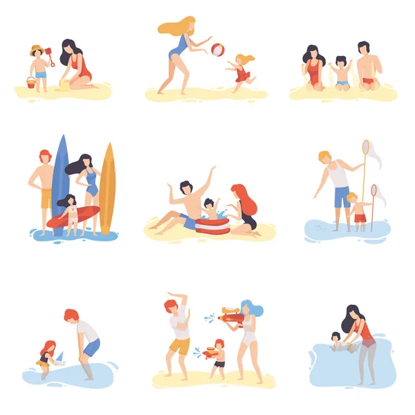 Padres y sus hijos jugando, nadando y divirtiéndose en la playa, familia feliz disfrutando de las vacaciones de verano en la orilla del mar — Archivo Imágenes Vectoriales