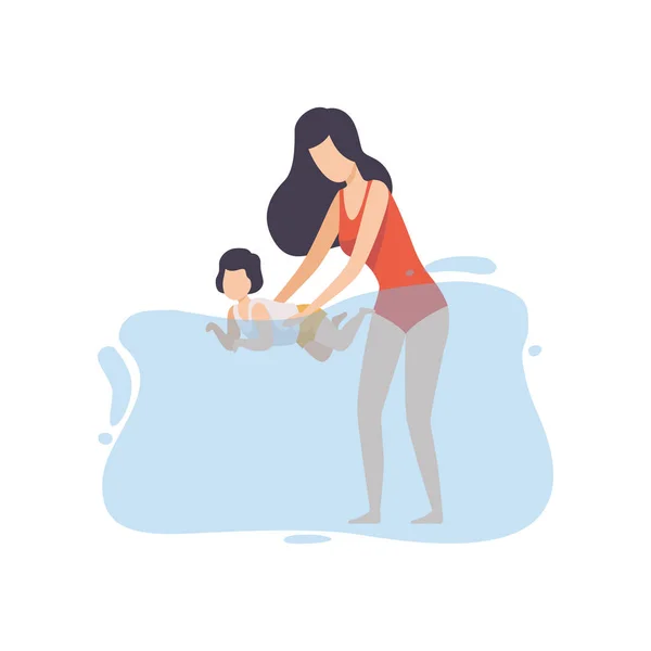Мать учит плавать своего маленького сына, счастливую маму и сына наслаждаясь летним отпуском на векторной иллюстрации моря — стоковый вектор