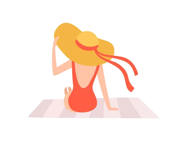 Chica en traje de baño rojo y sombrero de paja sentada en la playa, vista trasera, hermosa mujer joven disfrutando de vacaciones de verano en la orilla del mar Vector Ilustración — Vector de stock