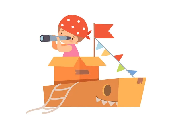 Kreative Kinderfigur spielendes Schiff aus Pappschachteln, netter Jungenkapitän freut sich durch Spyglass Cartoon Vektor Illustration — Stockvektor