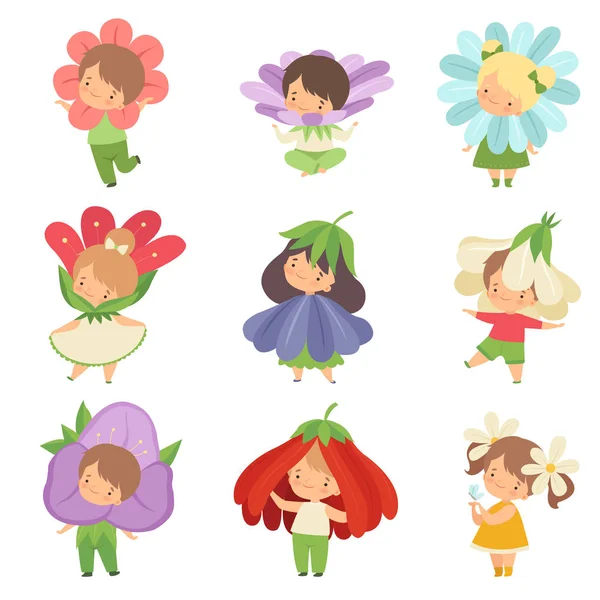 Cute Little Kids vestindo flores Trajes Set, Adoráveis meninos e meninas personagens de desenhos animados em roupas de carnaval Vector Ilustração —  Vetores de Stock