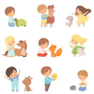 Sevimli Küçük Çocuklar Oyun, Sarılma ve Hayvanları Besleme, Çocuk Temas Hayvan Ile Etkileşim Zoo Karikatür Vektör İllüstrasyon