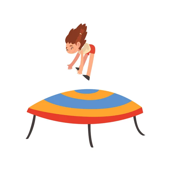 Gelukkig meisje springen op trampoline, glimlachend klein kind stuiteren en plezier op trampoline cartoon vector illustratie — Stockvector