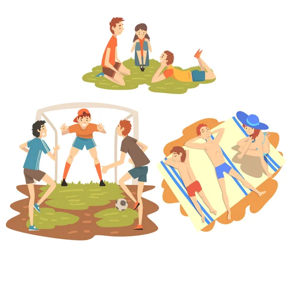 Menschen genießen Sommerferien eingestellt, glückliche Jungen spielen Fußball auf dem Sportplatz, Familie Sonnenbaden am Strand, Jungen ruhen sich auf Gras Vektor Illustration — Stockvektor