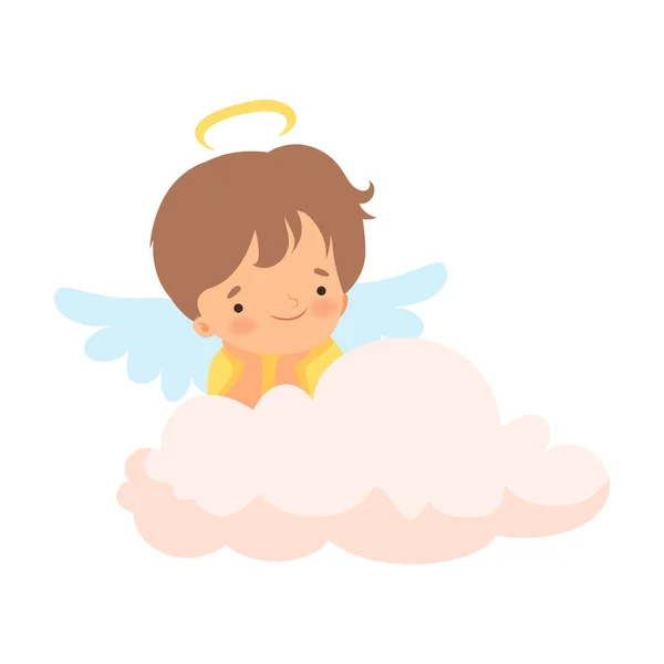 Cute Boy Angel com Nimbus e Asas Sentado na Nuvem, Personagem de desenhos animados adorável bebê em Cupido ou Cherub Costume Vector Ilustração — Vetor de Stock