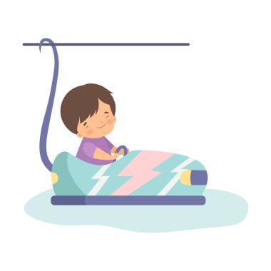 Sevimli Little Boy Sürme Tampon Araba, Happy Kid Eğlence Parkı Vektör İllüstrasyon Eğlenmek