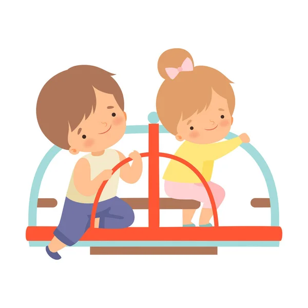 Niños felices divirtiéndose en Merry Go Round en Park o Playground Vector Illustration — Vector de stock