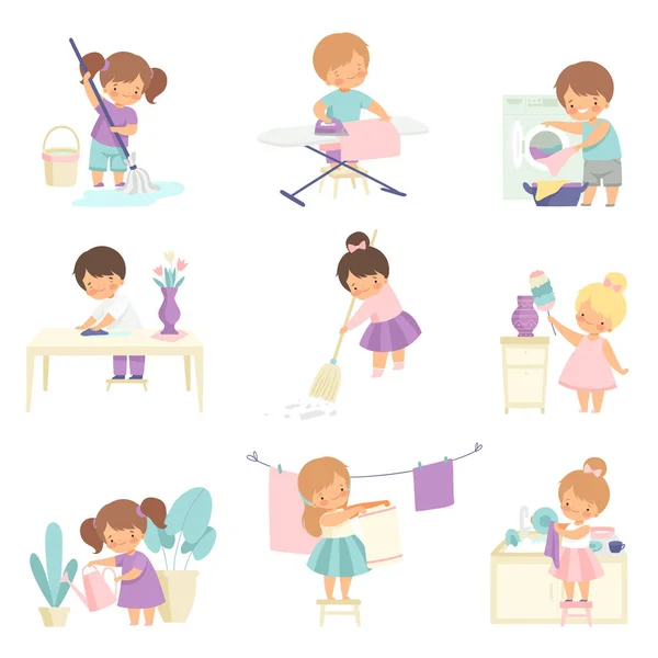 Bonito adorável crianças fazendo tarefas domésticas em casa, meninos e meninas bonitos varrendo chão, roupas de engomar, pratos de lavar, plantas de casa de rega Vector Ilustração —  Vetores de Stock