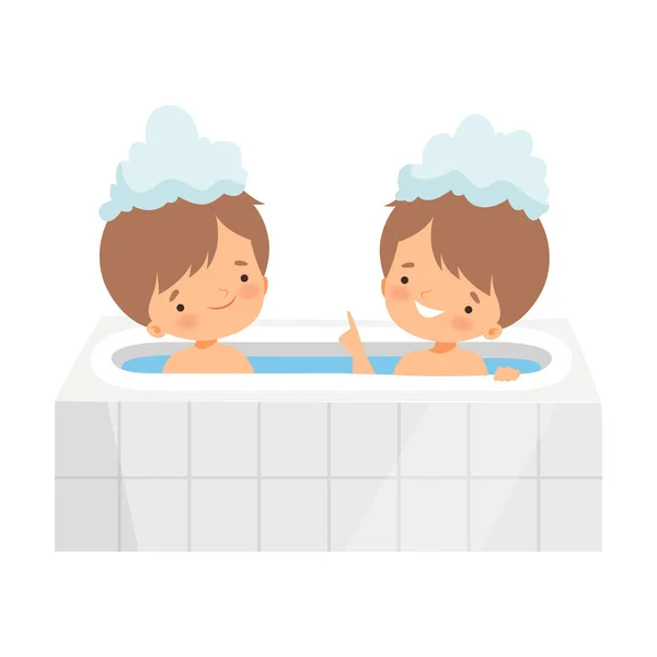 Schattige kleine jongens nemen bad in Bad vol schuim, schattige kinderen in badkamer, dagelijkse hygiëne vector illustratie — Stockvector