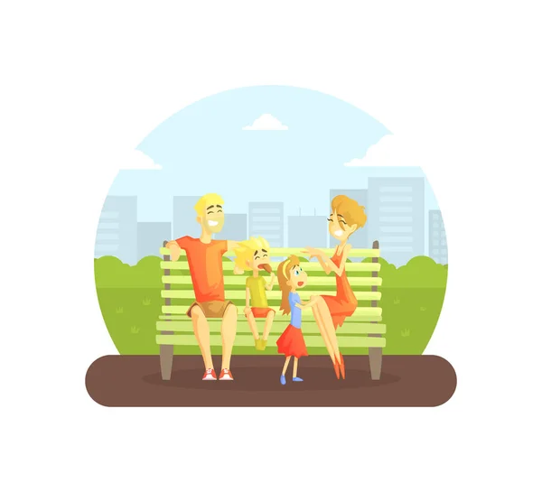 Šťastná rodina sedí na lavičce v městském parku, veselá matka, otec, Dcera a syn se zábavou na přírodě-ilustrace — Stockový vektor