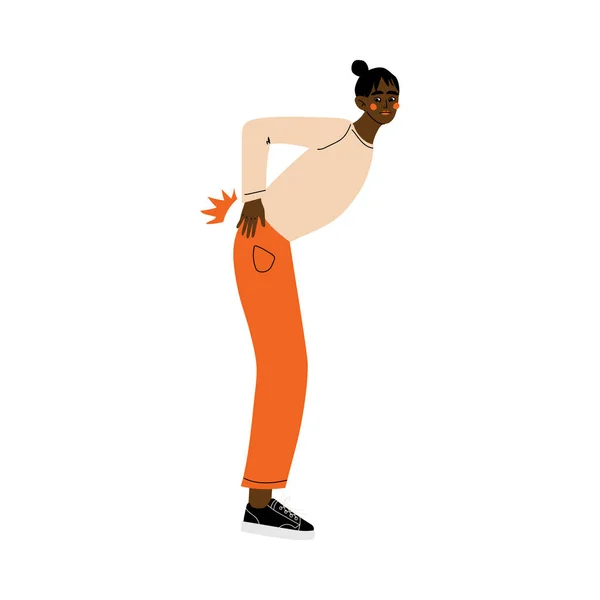 Jovem afro-americana segurando as mãos em suas costas, dor nas costas, menina sentindo dor em seu corpo causada por doença ou lesão Vector Ilustração — Vetor de Stock