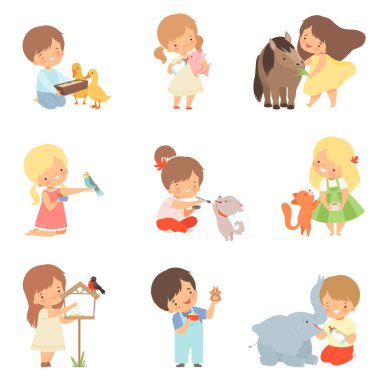 Sevimli Küçük Çocuklar Besleme Hayvanlar Seti, Sevimli Erkek ve Kızlar Wild and Pets Karikatür Vektör İllüstrasyon bakımı