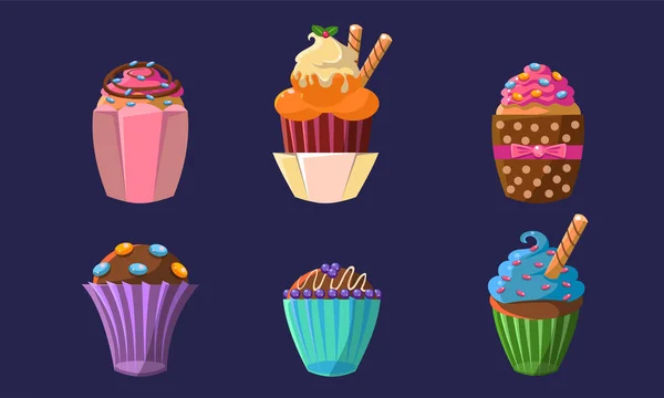 Lezzetli Cupcakes Set, Renkli Tatlı Kremalı Tatlılar Vektör İllüstrasyon — Stok Vektör