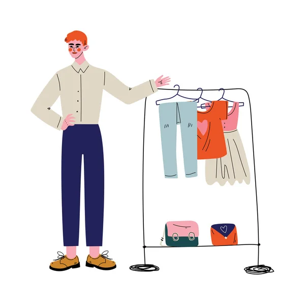 Young Man Menjual Pakaian di Marketplace atau Flea Market Vector Illustration - Stok Vektor