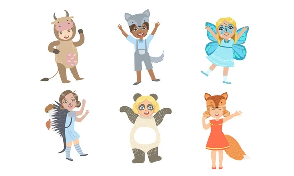 可爱的快乐儿童打扮动物服装套装集， 牛， 狼， 蝴蝶， 刺猪， 熊猫， 狐狸矢量插图 — 图库矢量图片