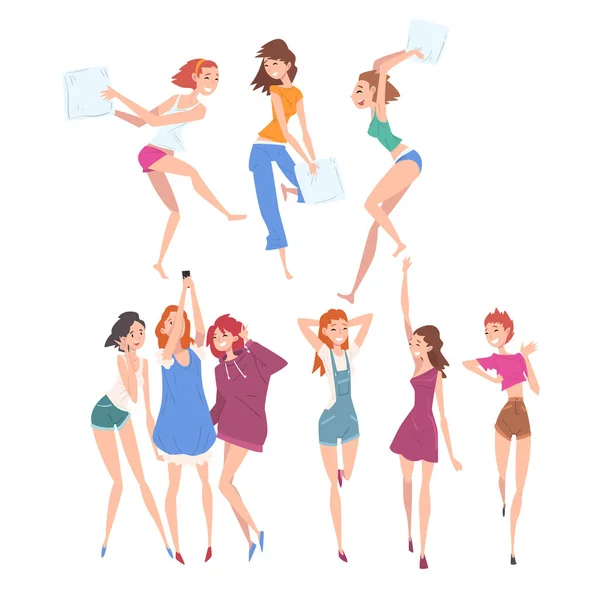 Grupo de Namoradas Set, Amizade Feminina, Meninas Bonitas Vestidas com Roupas na Moda Falando umas com as outras, Fazendo Selfie, Jogando Pillow Fight Vector Ilustração — Vetor de Stock