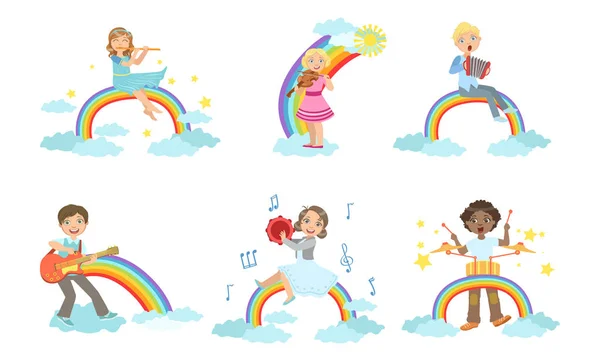 Enfants jouant d'instruments de musique assis sur un ensemble arc-en-ciel, garçons et filles jouant de la flûte, du violon, de l'accordéon, de la guitare, du tambourin, du tambour Illustration vectorielle — Image vectorielle