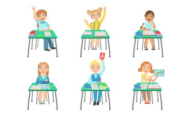 İlköğretim Okulları Sınıf Masabaşında Oturan Öğrenciler, Okul Derslerinde Çocuklar, Okul Vektör İllüstrasyonunda Okuyan Okul Çocukları