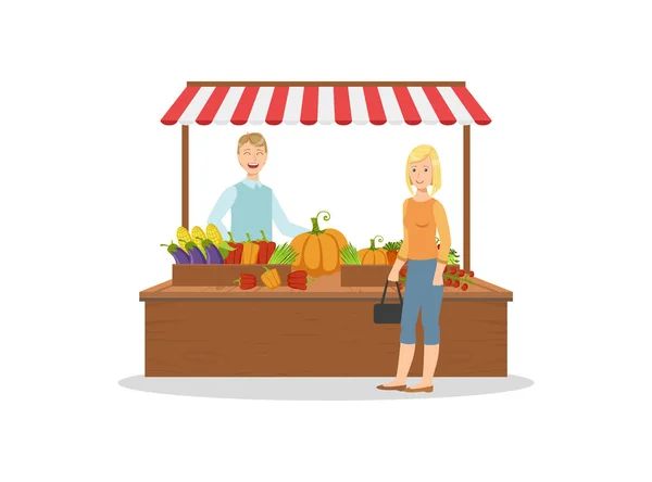 Verkäufer verkauft frisches Bio-Gemüse auf dem lokalen Bauernmarkt, frische natürliche Bioprodukte auf der Theke, männliche Verkäufer und Kunden Vektor Illustration — Stockvektor