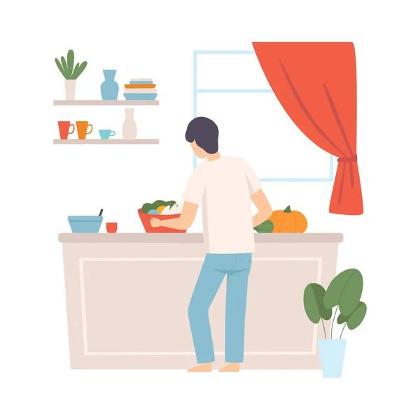 Un uomo con il quartier generale blu e una camicia bianca sta cucinando. La vista dal retro. Illustrazione vettoriale . — Vettoriale Stock